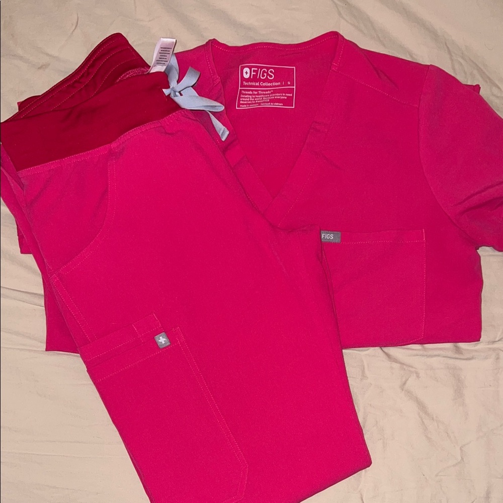 Figs Women's Shocking Pink scrub set